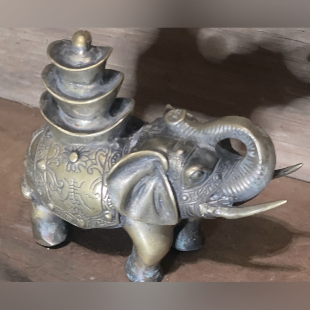 Vintage brass elephant paper weight/home decor